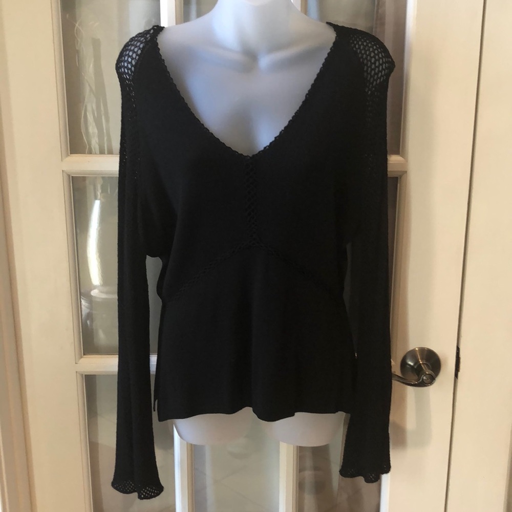 5/25 SALE 🌸🌸🌸Western connection womens black size large sweater. See thru